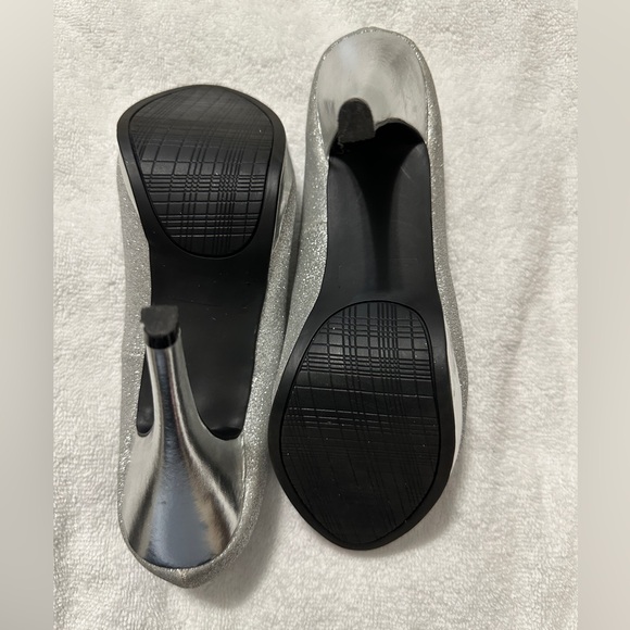 Women’s Rampage Gracee size 8m silver glitter heels! So pretty and shiny. - Picture 4 of 10